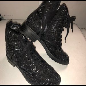 New! Steve Madden! Ring stone ankle boots
